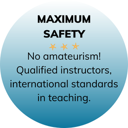 The icon displays the advantage of maximum safety during kitesurfing lessons with FOXY WIND Kite School